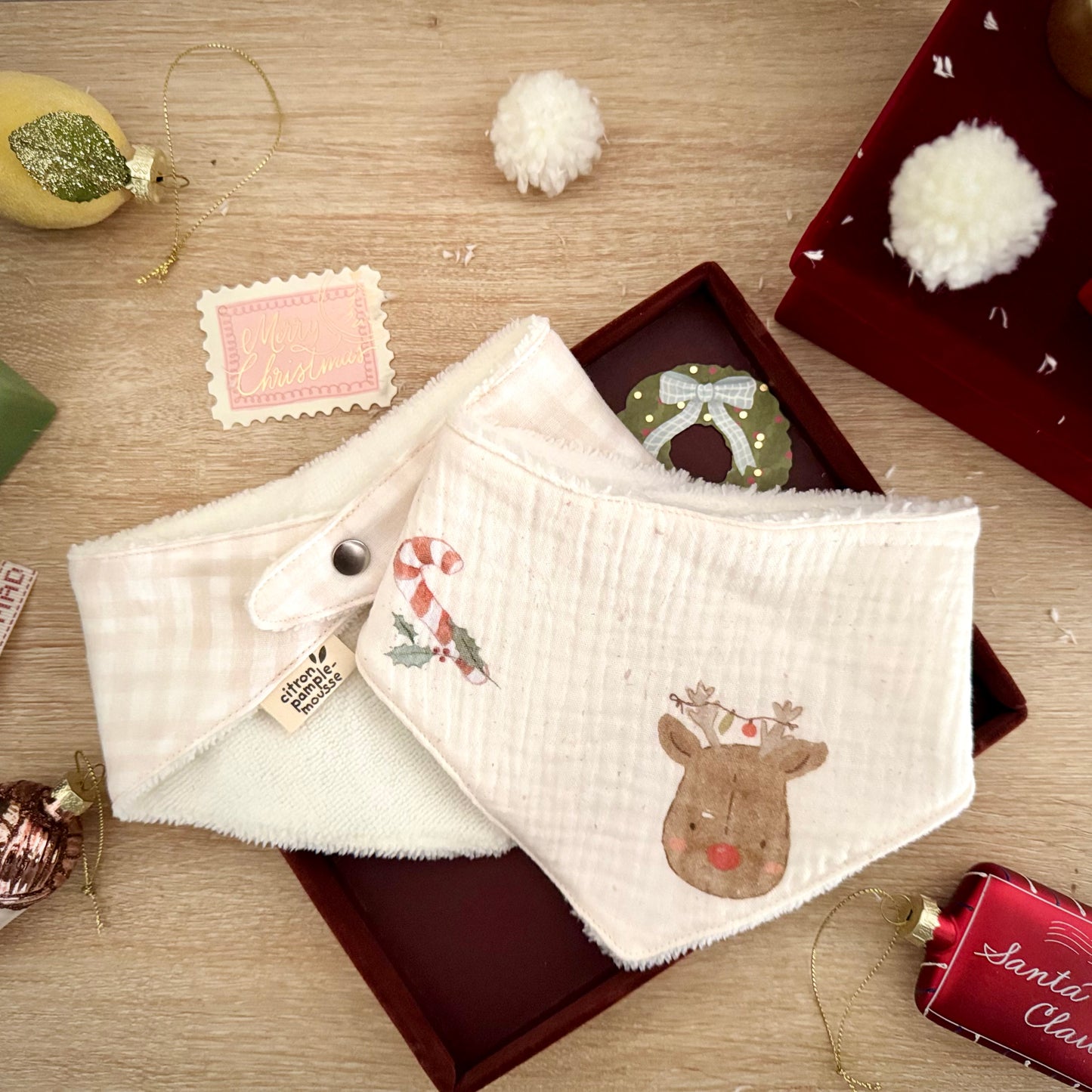 Bavoir de Noël bébé en double gaze – Fait main – parfait pour les mini baveurs