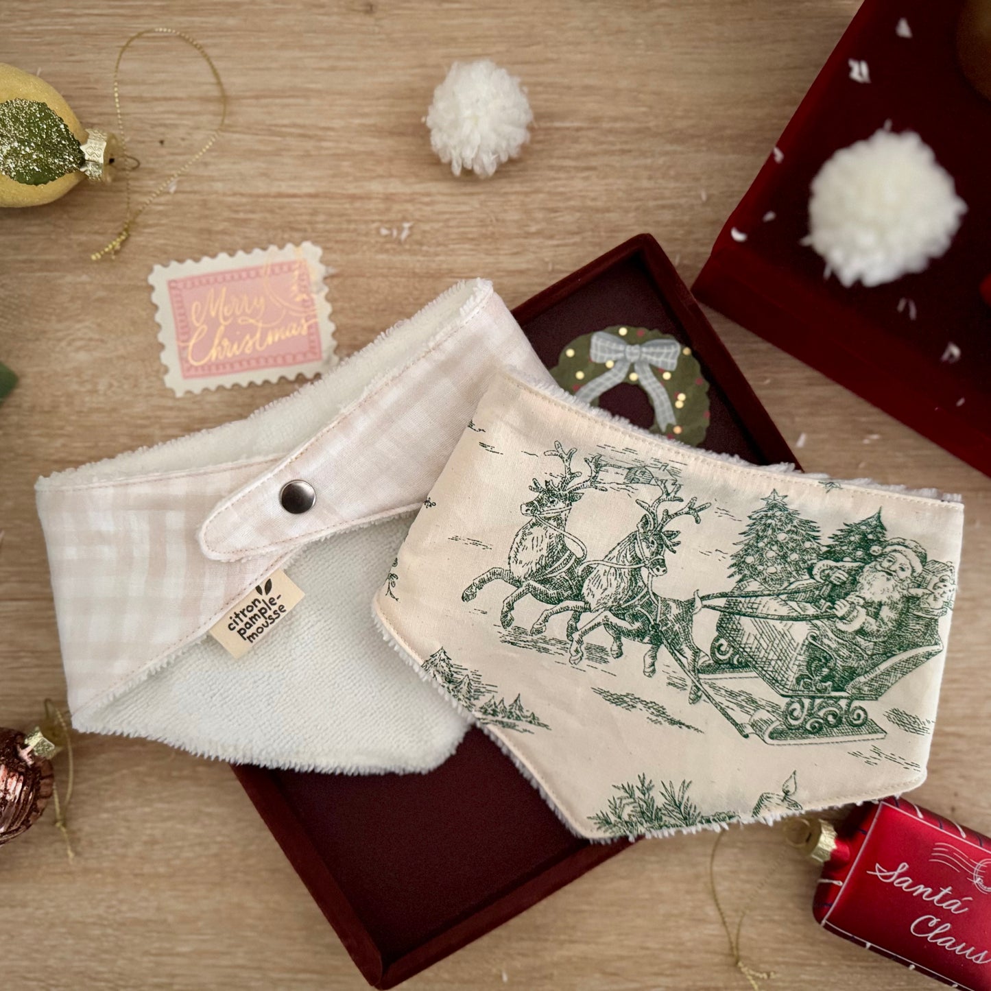 Bavoir de Noël bébé en double gaze – Fait main – parfait pour les mini baveurs