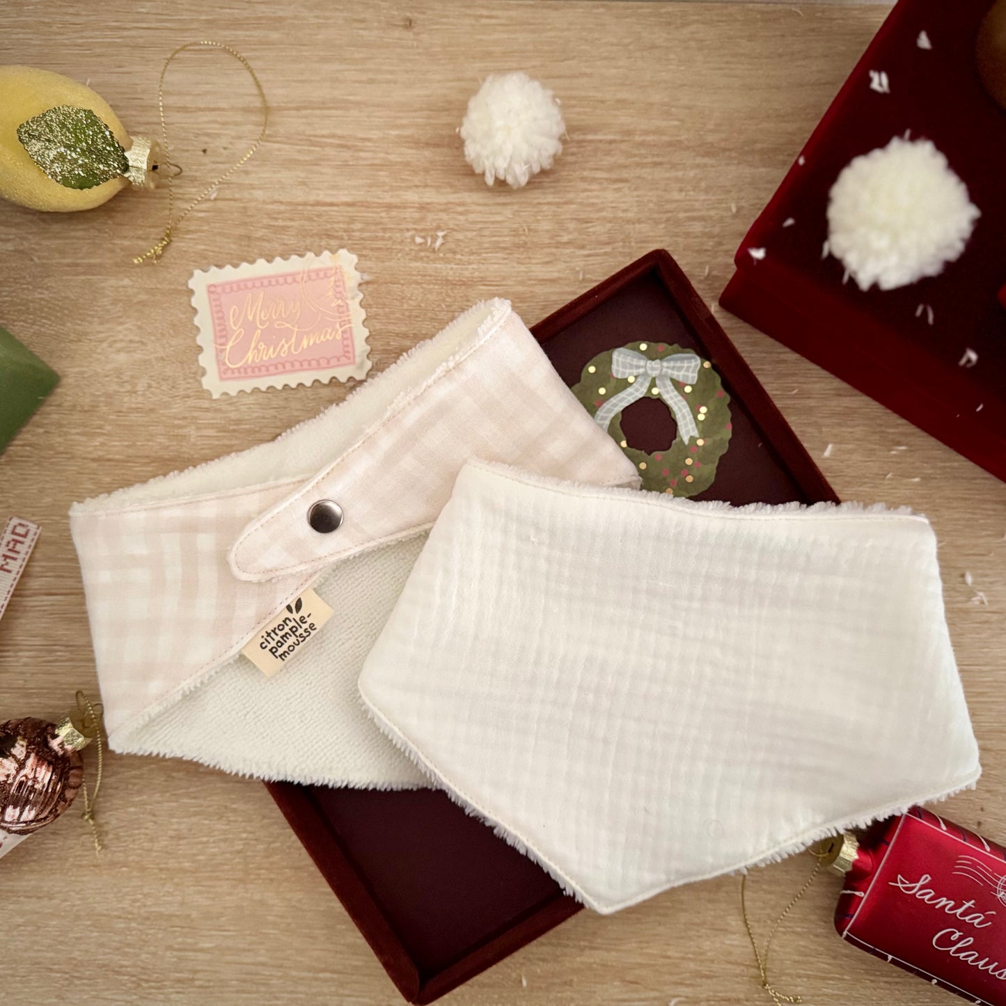 Bavoir de Noël bébé en double gaze – Fait main – parfait pour les mini baveurs