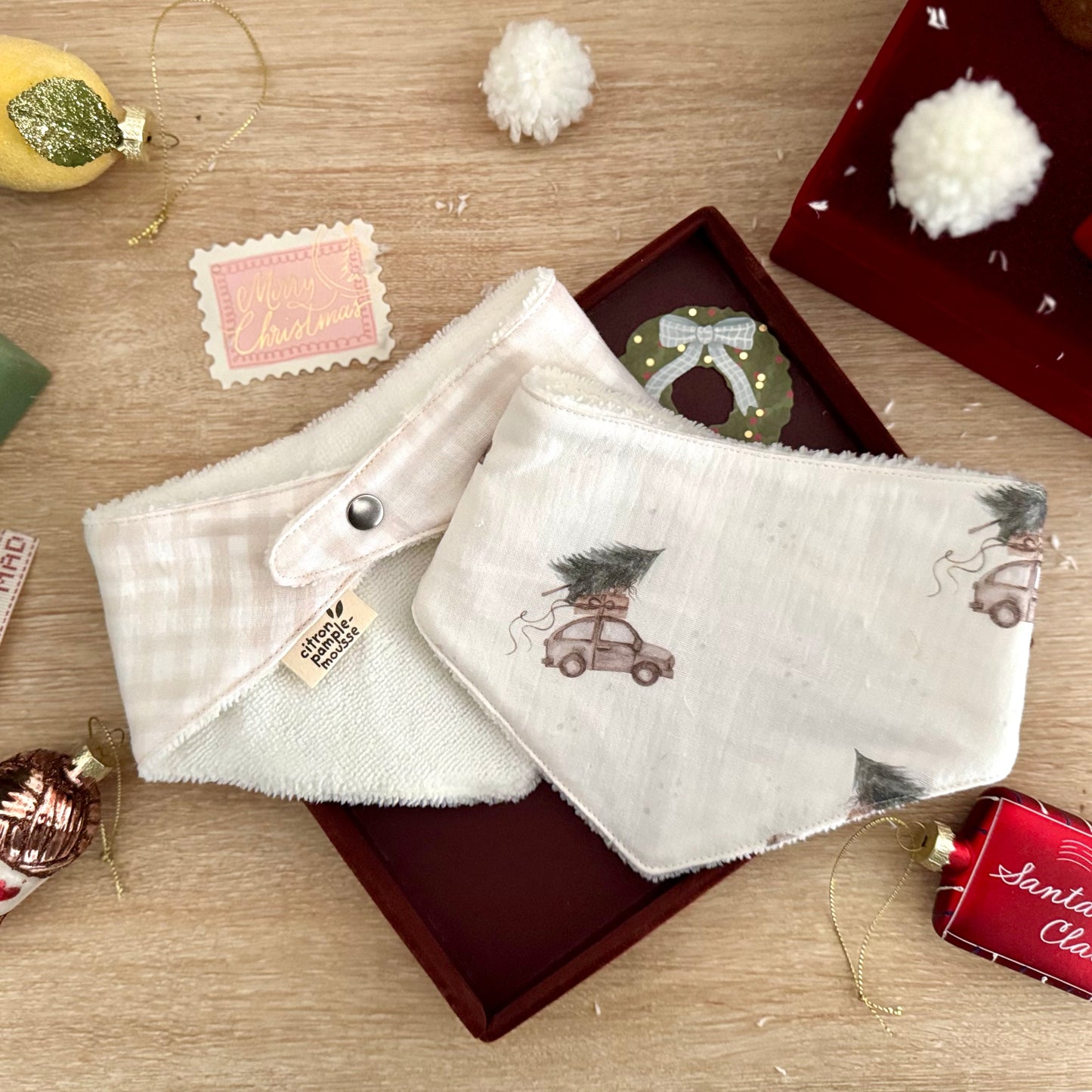 Bavoir de Noël bébé en double gaze – Fait main – parfait pour les mini baveurs