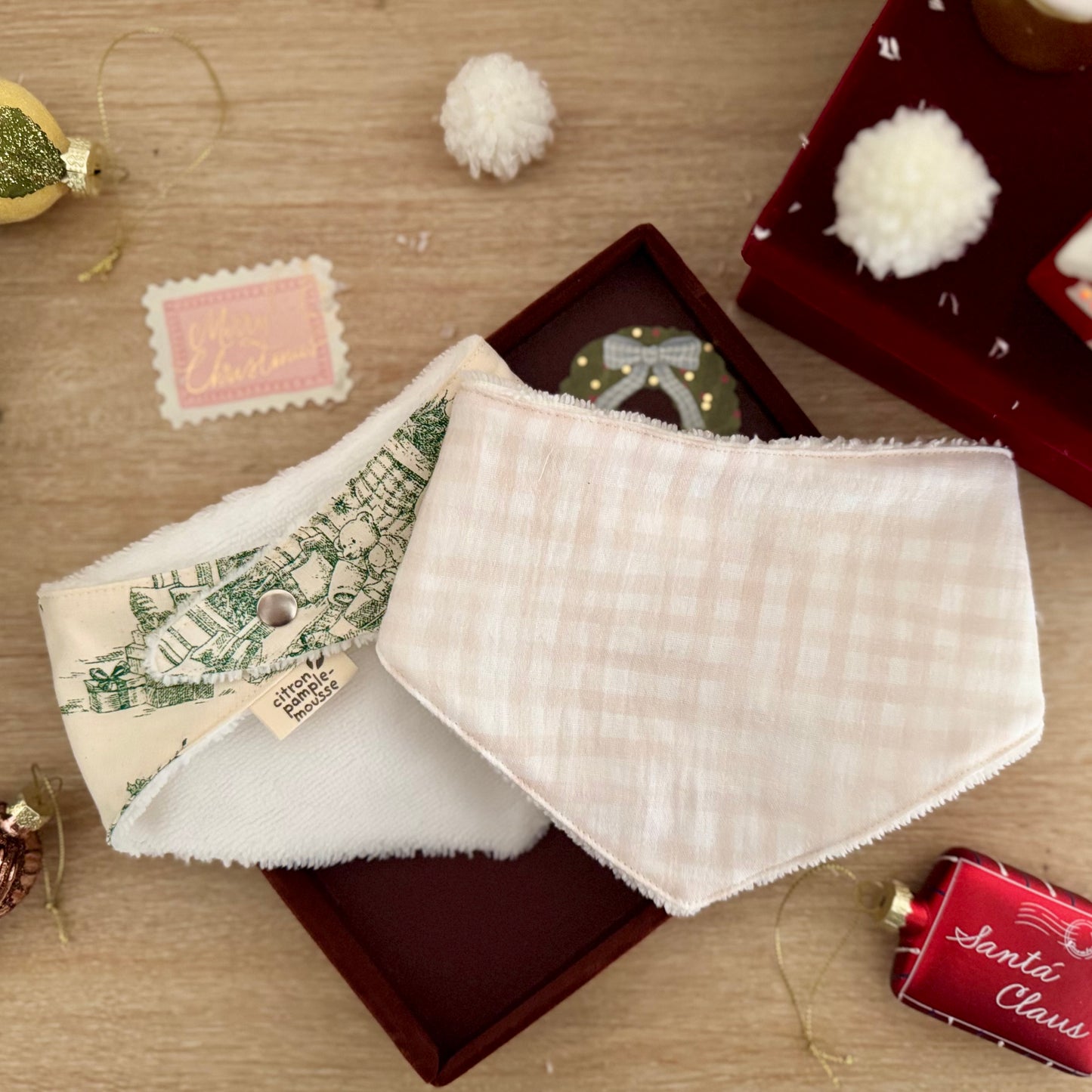 Bavoir de Noël bébé en double gaze – Fait main – parfait pour les mini baveurs