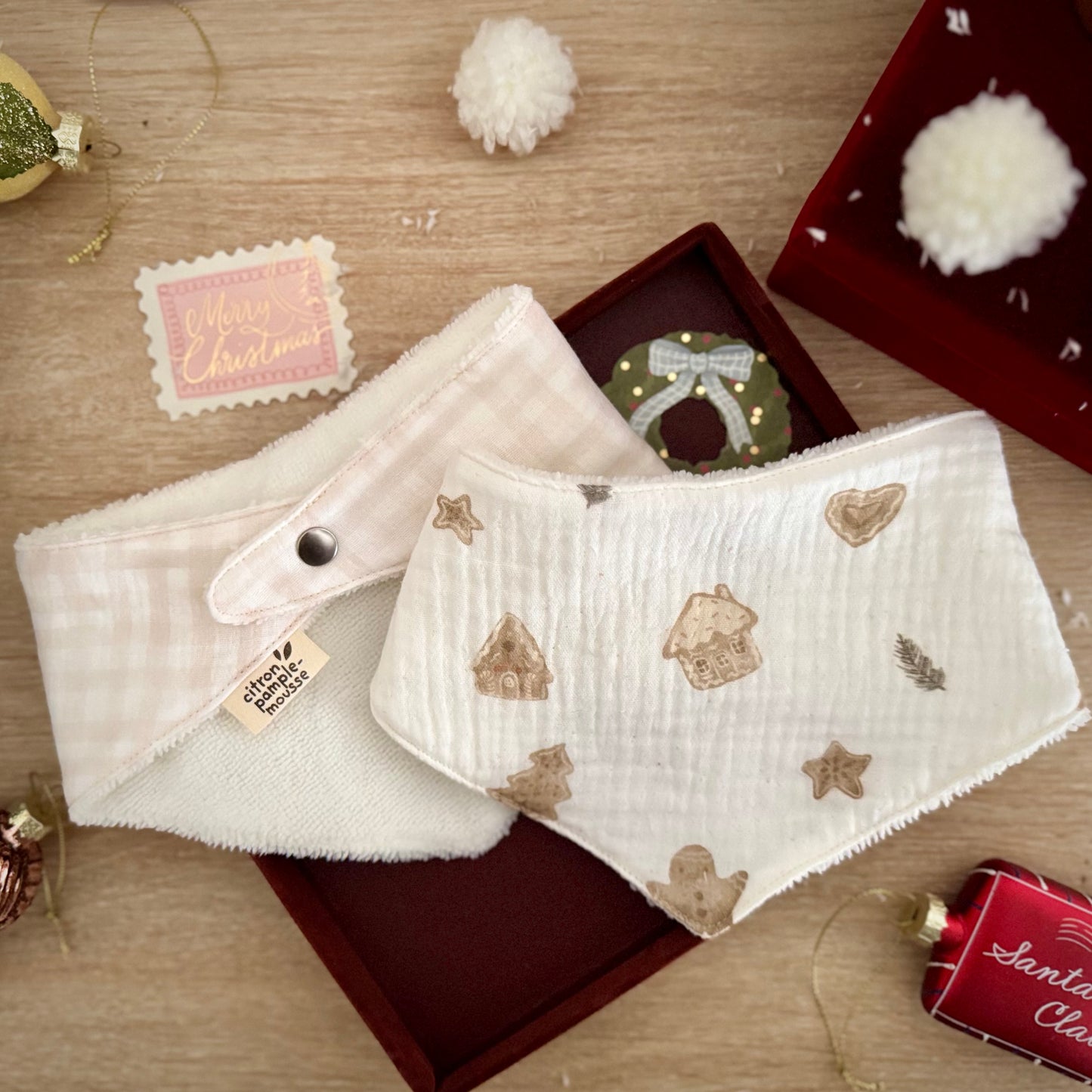 Bavoir de Noël bébé en double gaze – Fait main – parfait pour les mini baveurs