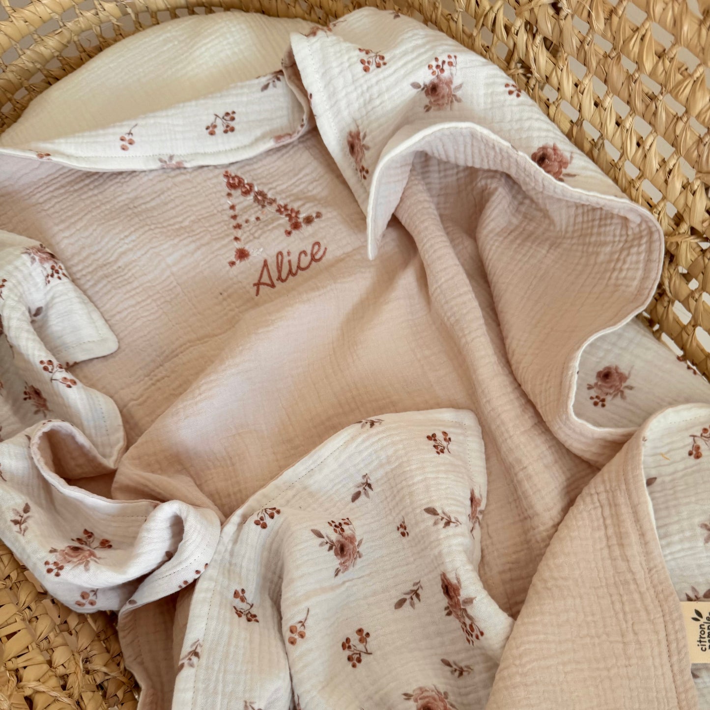 Couverture bébé brodée personnalisée au prenom en double gaze de coton parfait cadeau naissance - Citron Pamplemousse 