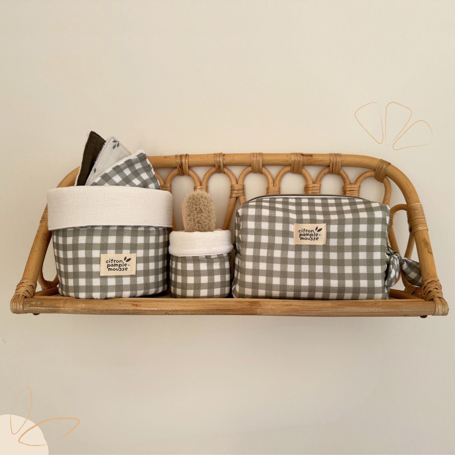 Trousse toilette et panières table à langer bébé cadeau naissance