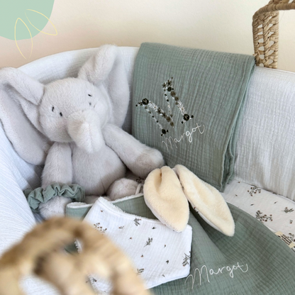 Le maxi-lange brodé Lettre