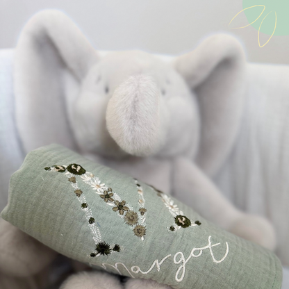 Le maxi-lange brodé Lettre