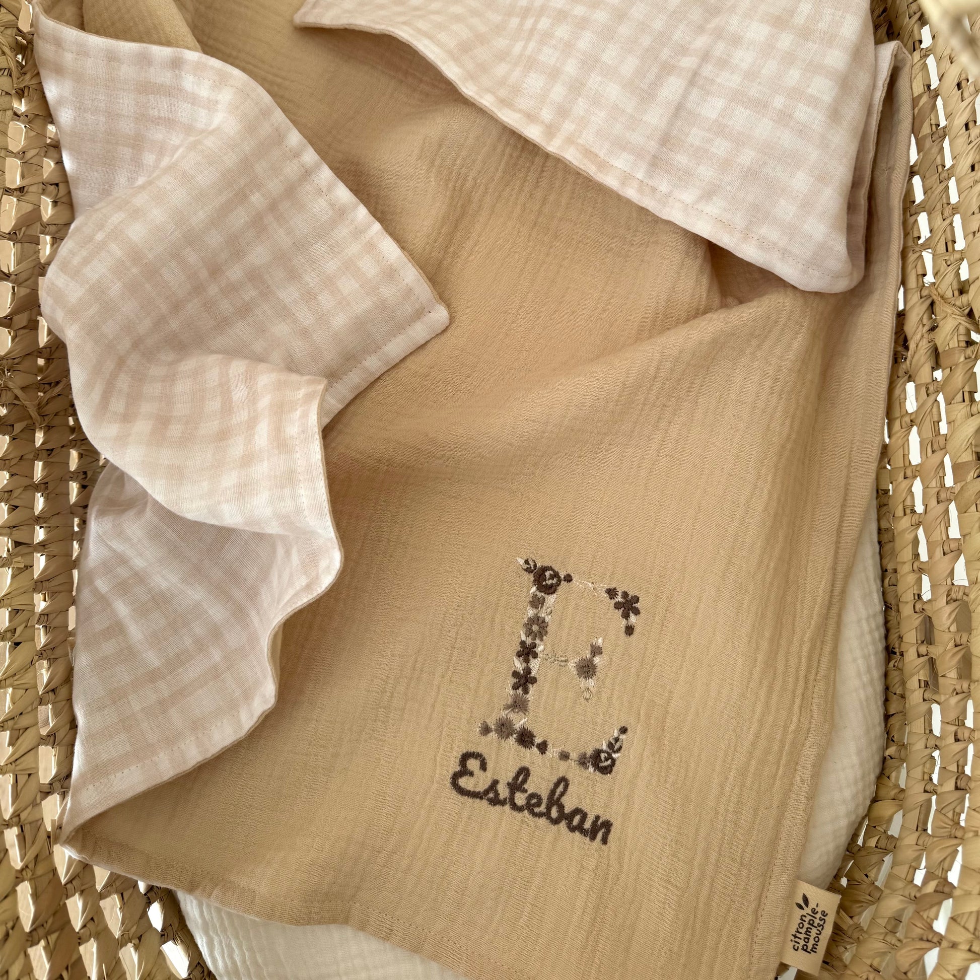 Couverture bébé double gaze coton beige et vichy beige prénom parfait cadeau naissance bébé printemps 