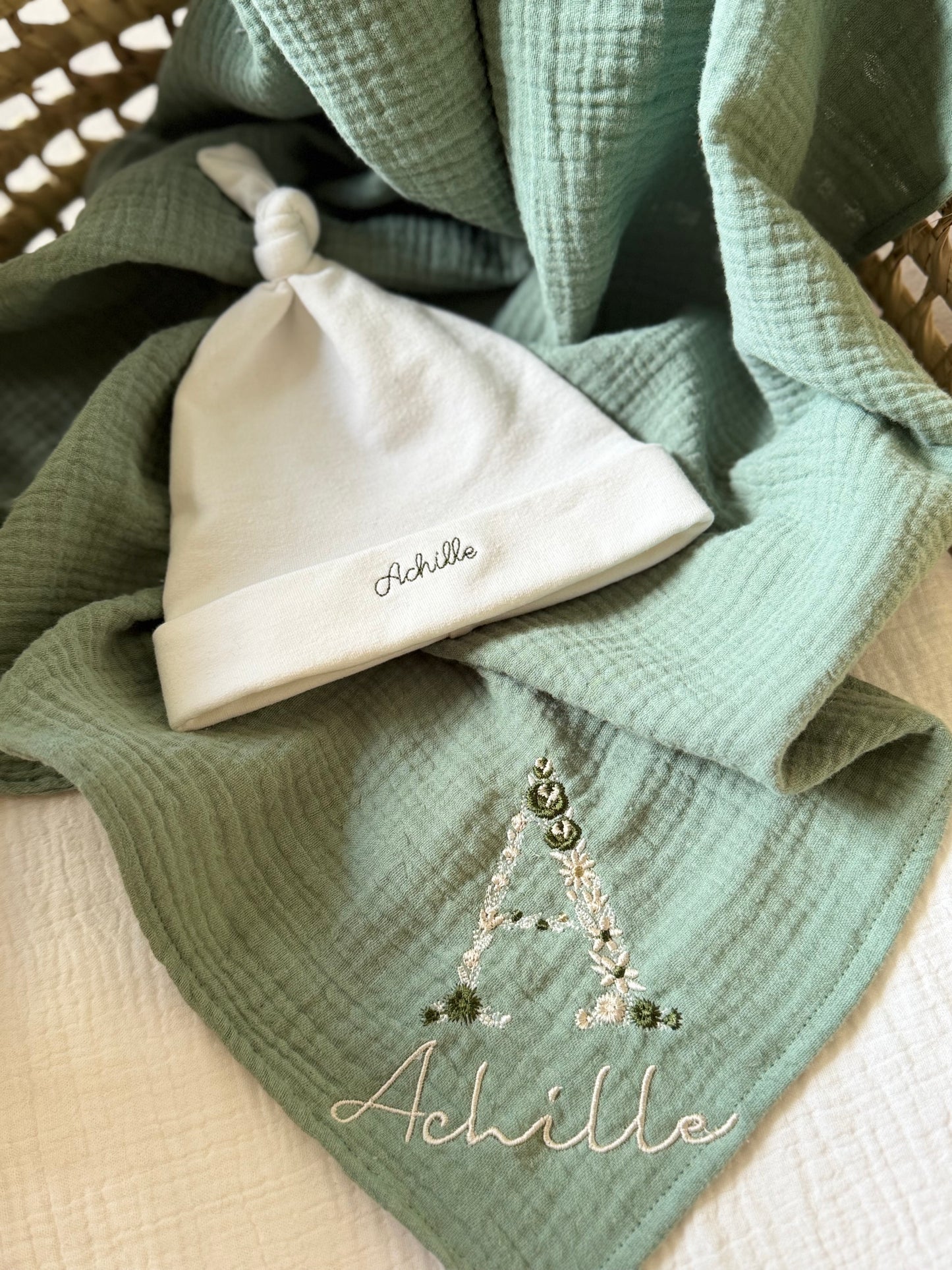 Le maxi-lange brodé Lettre