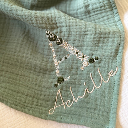 Le maxi-lange brodé Lettre